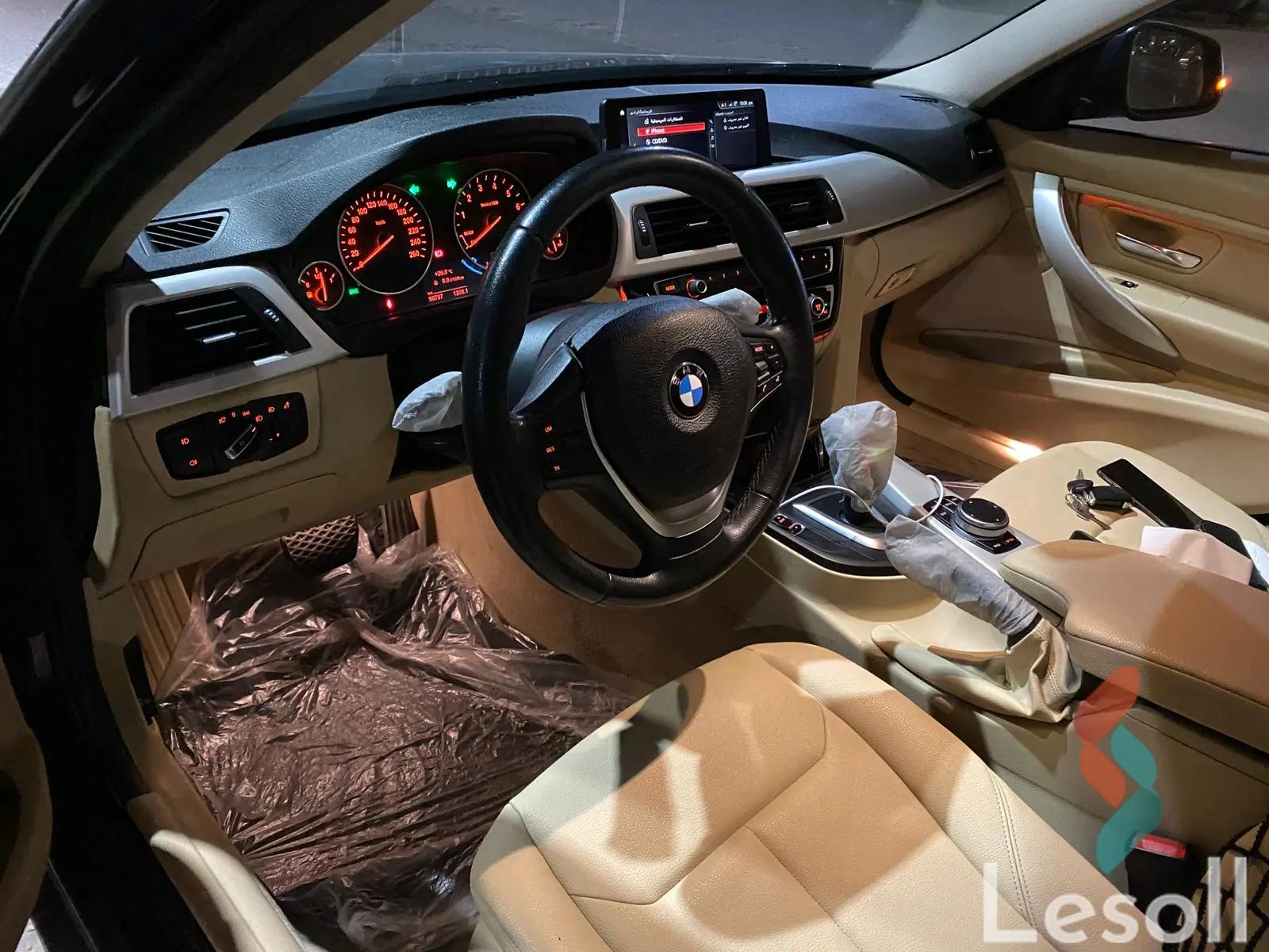 بي ام دبليو 318i اوتوماتك مستعملة كحلي موديل 2019 - صورة 3