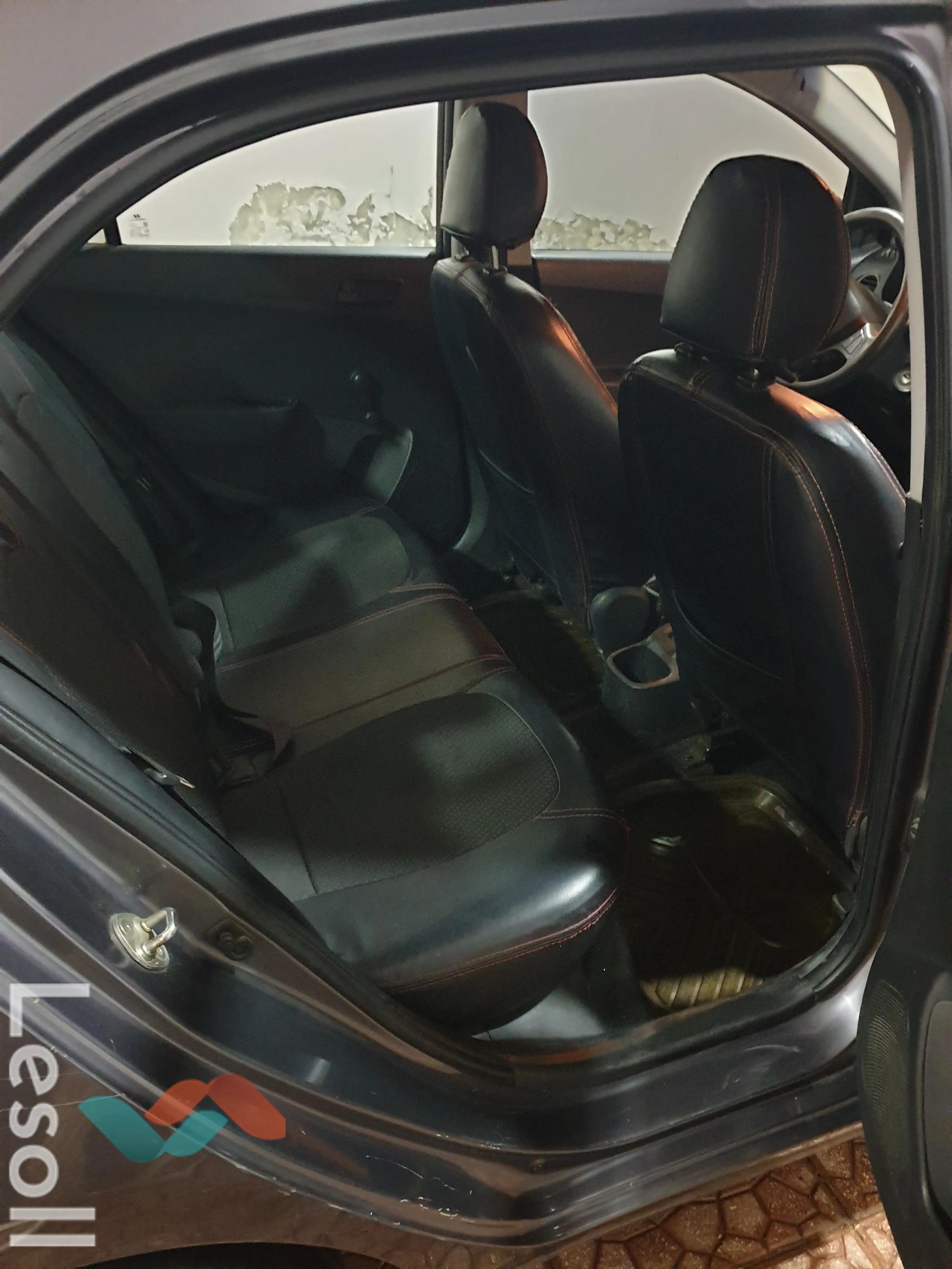 هيونداي i10 اوتوماتك مستعملة رمادي داكن موديل 2016 - صورة 4