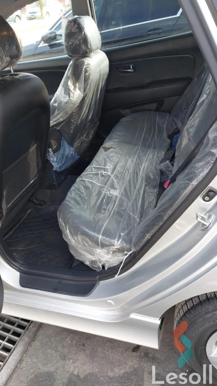 هيونداي إلنترا اوتوماتك مستعملة فضي موديل 2024 - صورة 2