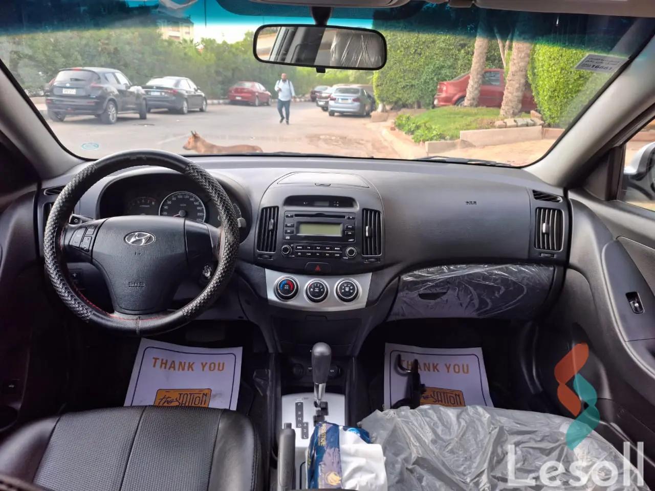 هيونداي إلنترا اوتوماتك مستعملة فضي موديل 2024 - صورة 3