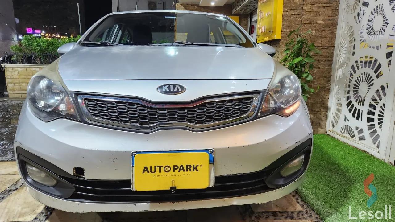 كيا ريو اوتوماتك مستعملة فضي موديل 2014 - صورة 2