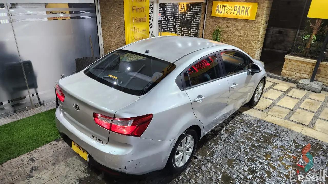 كيا ريو اوتوماتك مستعملة فضي موديل 2014 - صورة 3