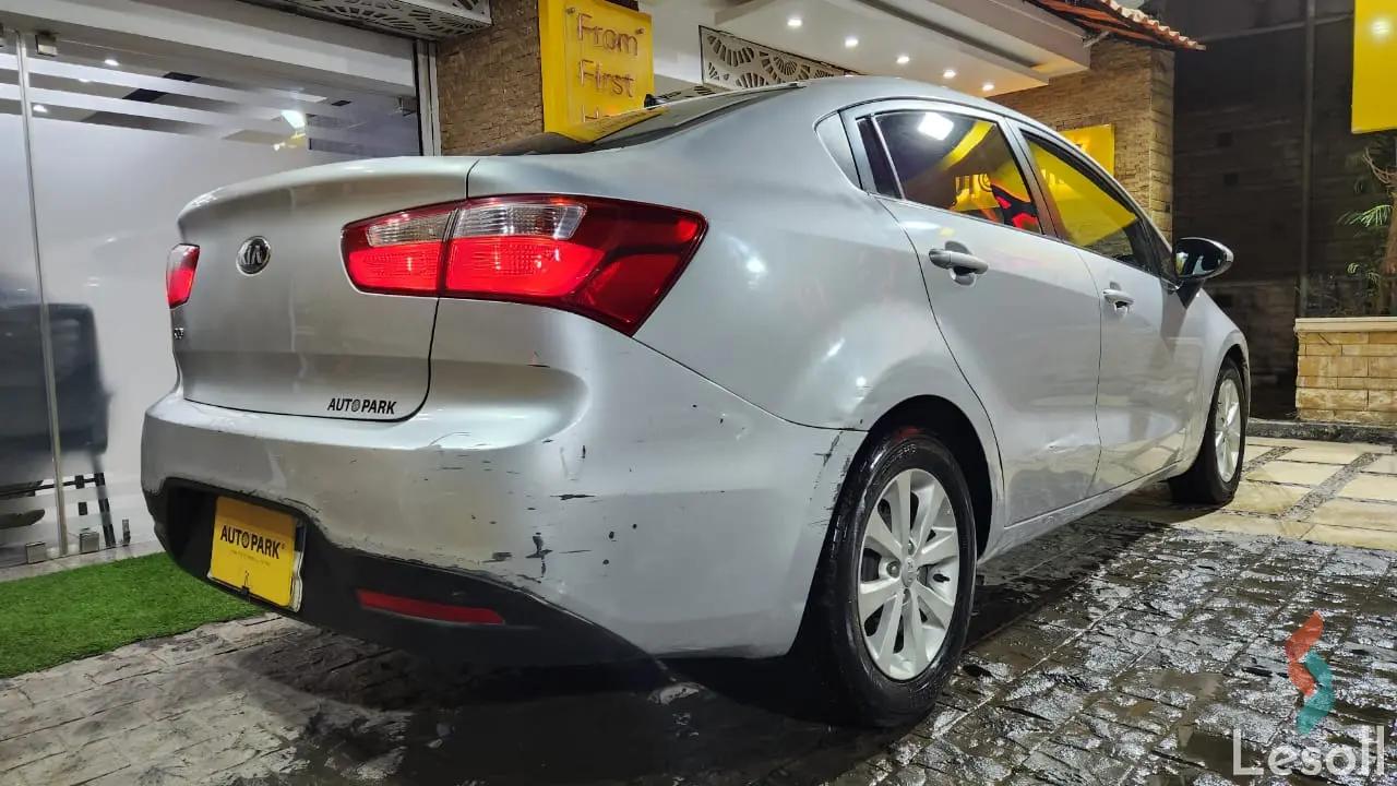 كيا ريو اوتوماتك مستعملة فضي موديل 2014 - صورة 4