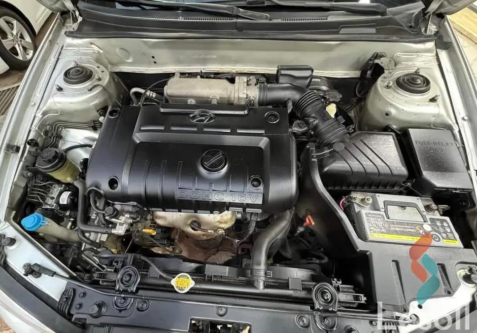 هيونداي إلنترا اوتوماتك مستعملة فضي موديل 2004 - صورة 2