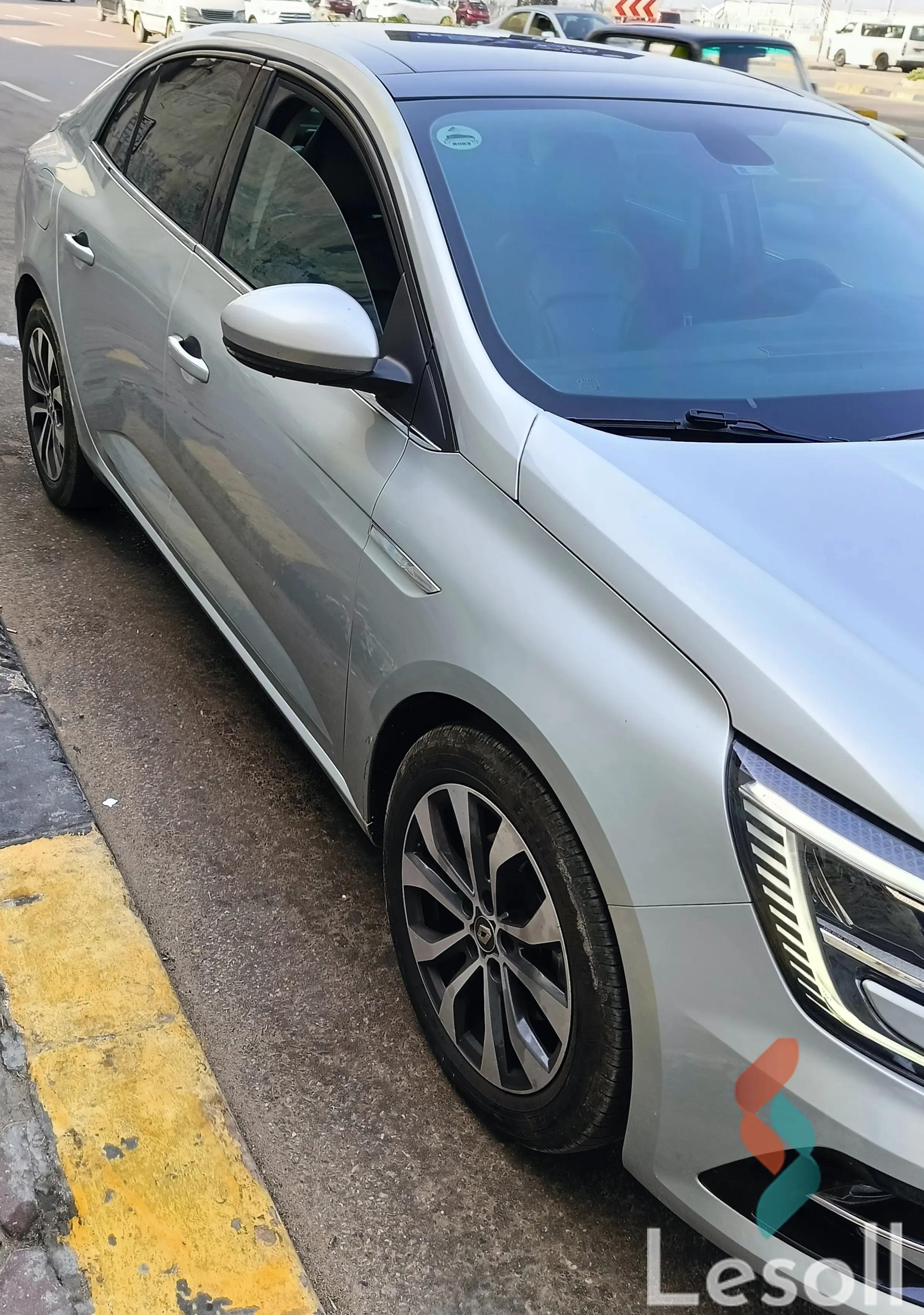 رينو ميجان اوتوماتك مستعملة فضي موديل 2022 - صورة 4