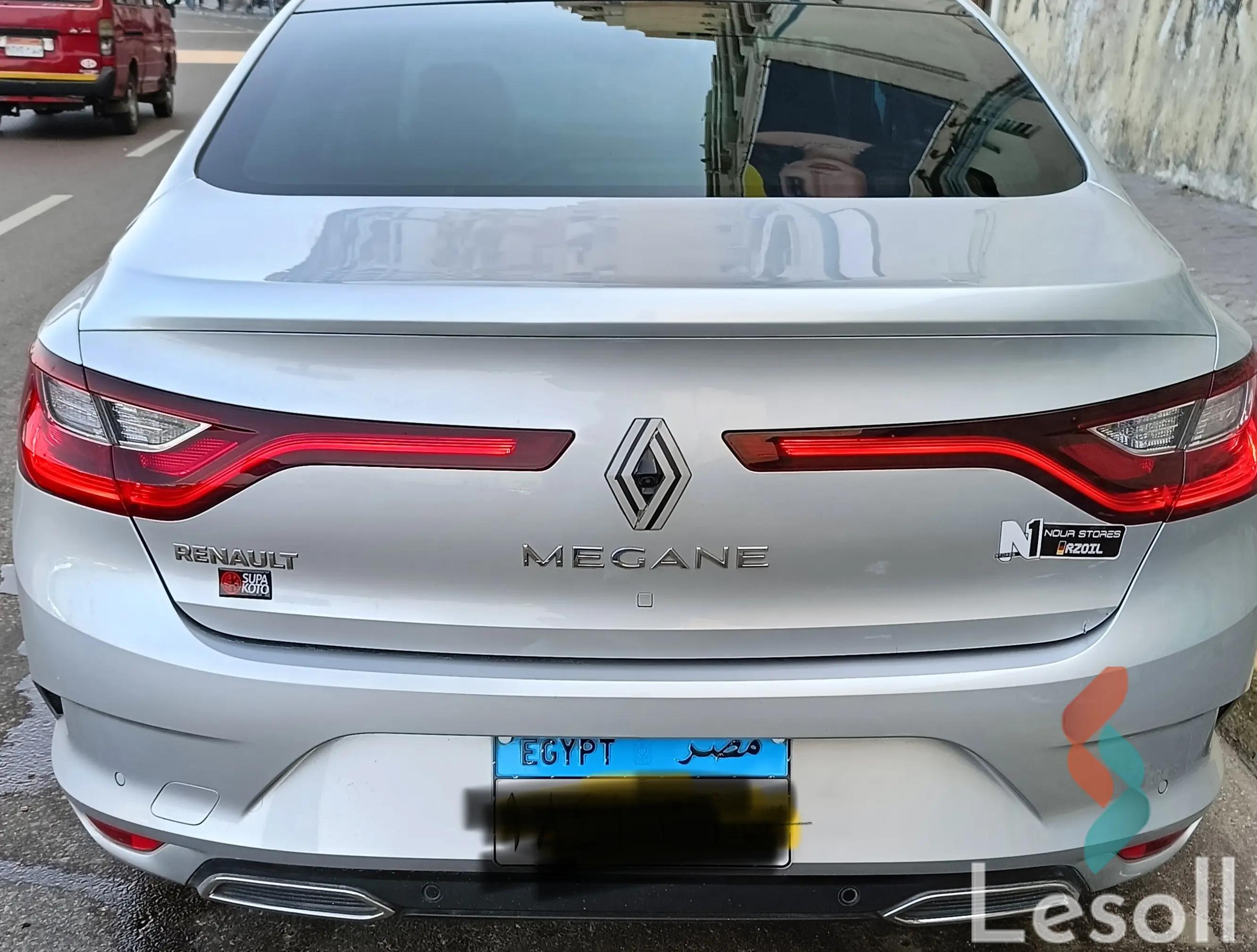 رينو ميجان اوتوماتك مستعملة فضي موديل 2022 - صورة 2