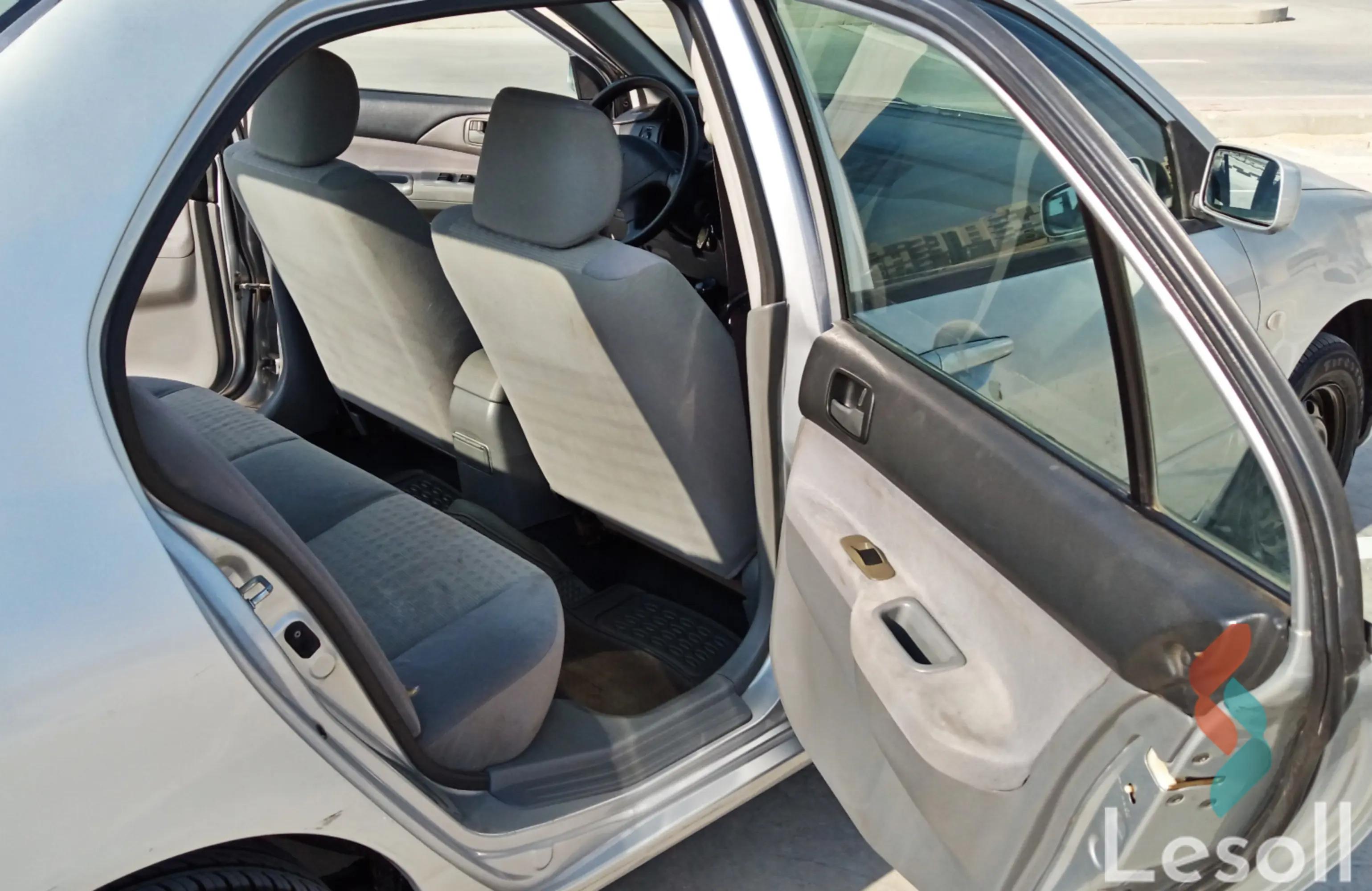 ميتسوبيشي لانسر مانيوال مستعملة فضي موديل 2006