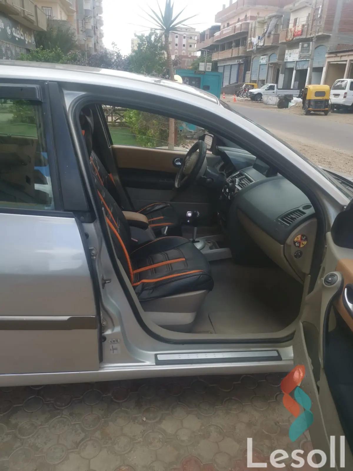 رينو ميجان اوتوماتك مستعملة فضي موديل 2006