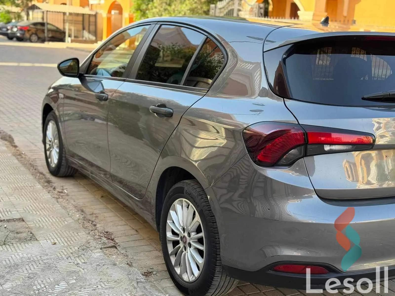 فيات فيات تيبو اوتوماتك مستعملة رمادي داكن موديل 2022 - كل الصور