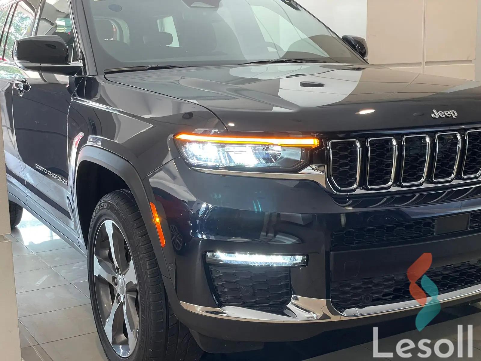 جيب جراند شيروكي اوتوماتك جديدة كحلي موديل 2024