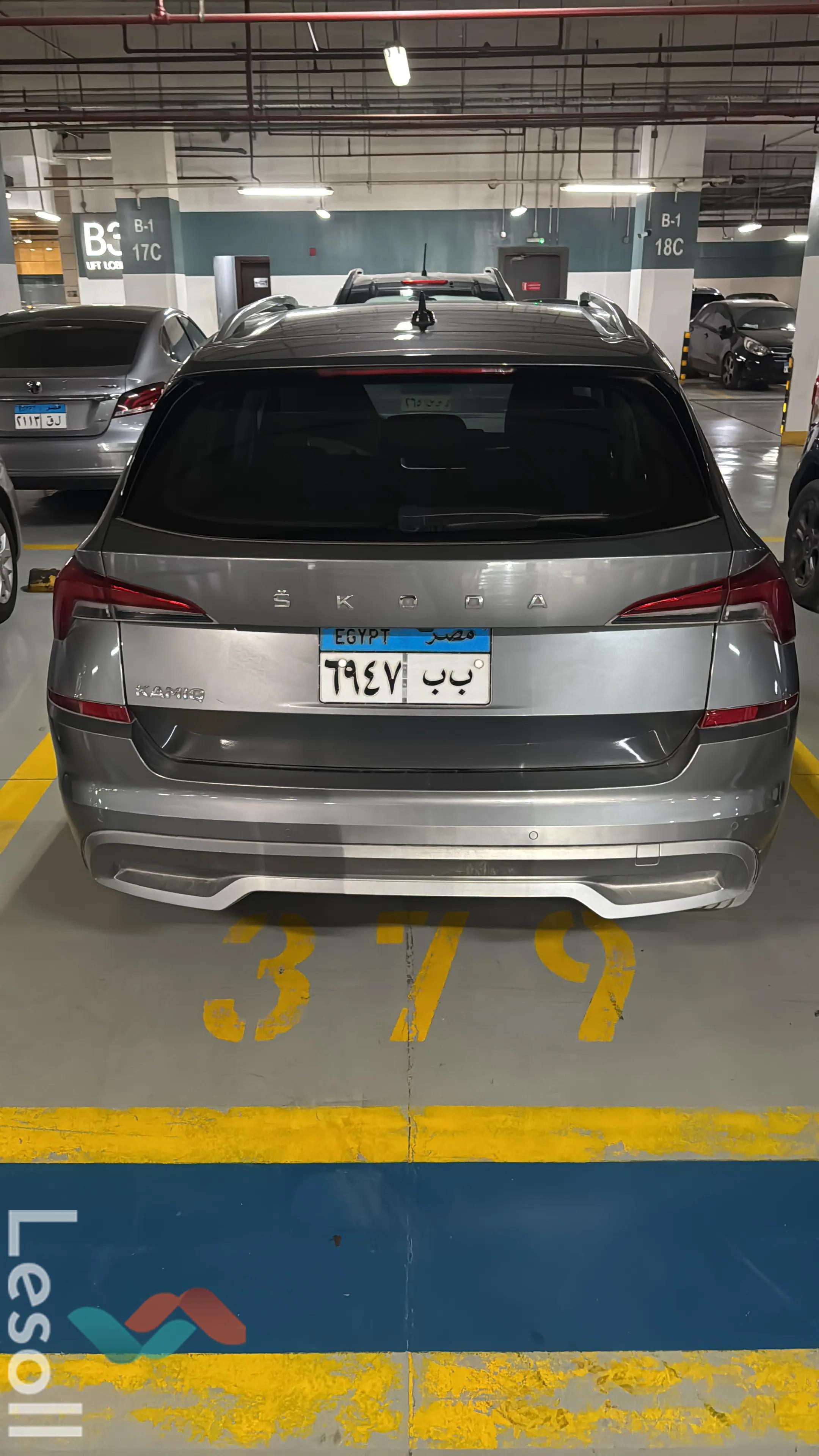 سكودا كاميك اوتوماتك مستعملة فضي موديل 2023 - صورة 2