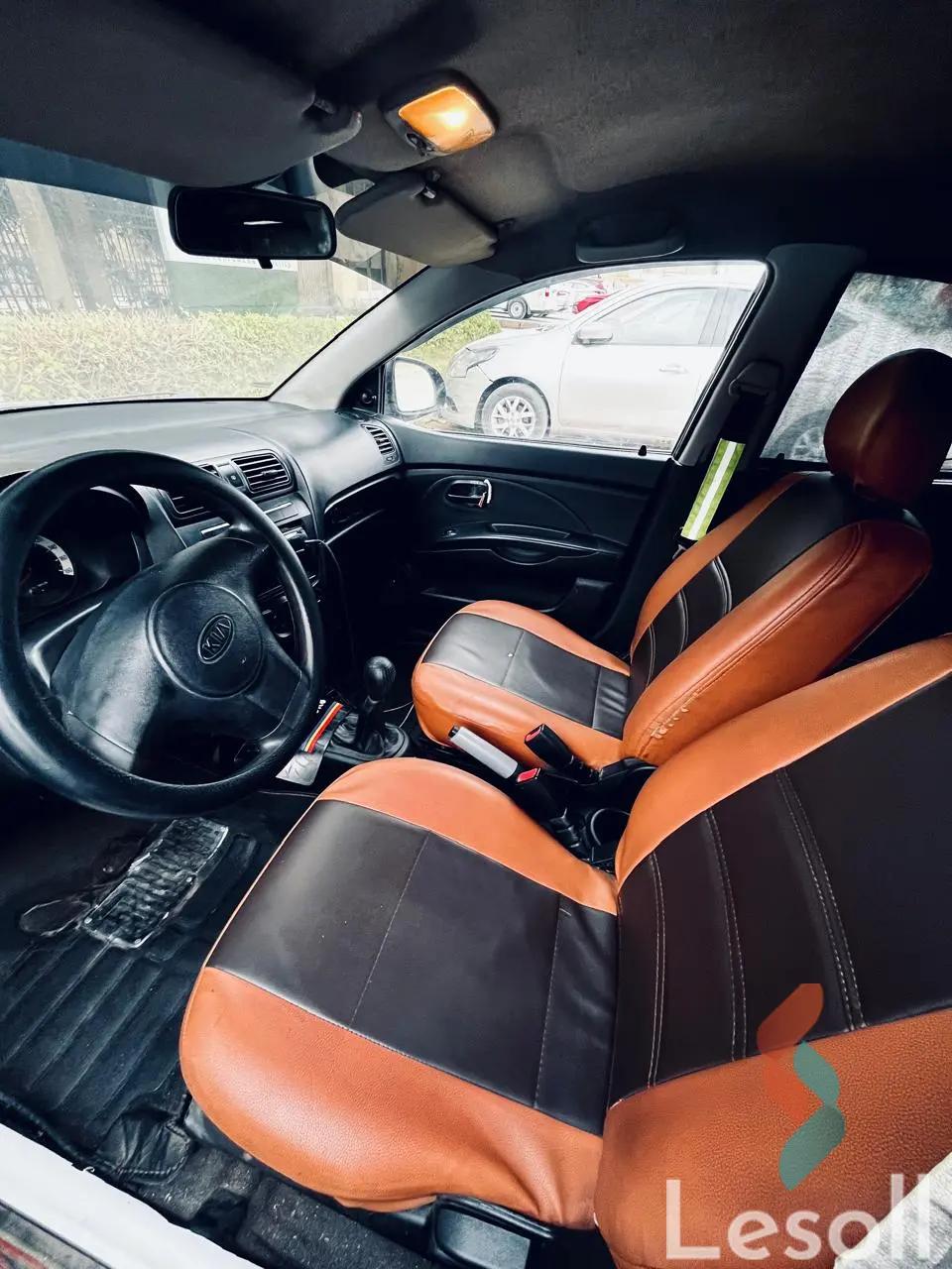 كيا بيكانتو مانيوال مستعملة أسود موديل 2010