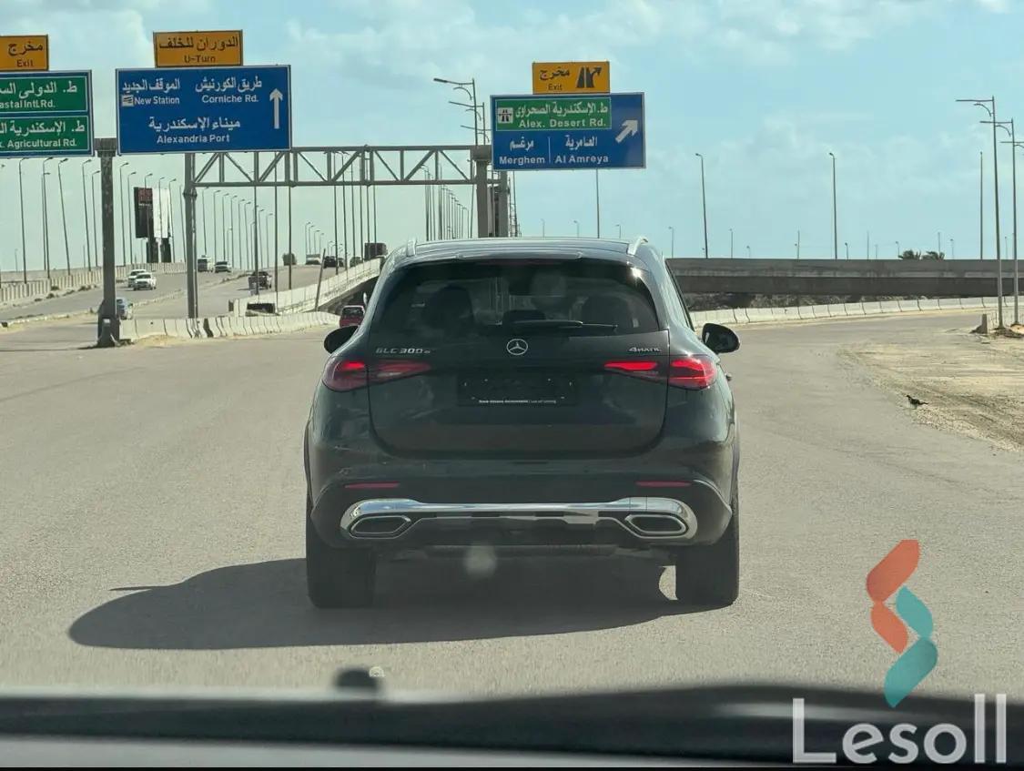 مرسيدس بنز جي ال سي ٣٠٠ اوتوماتك مستعملة رمادي داكن موديل 2023