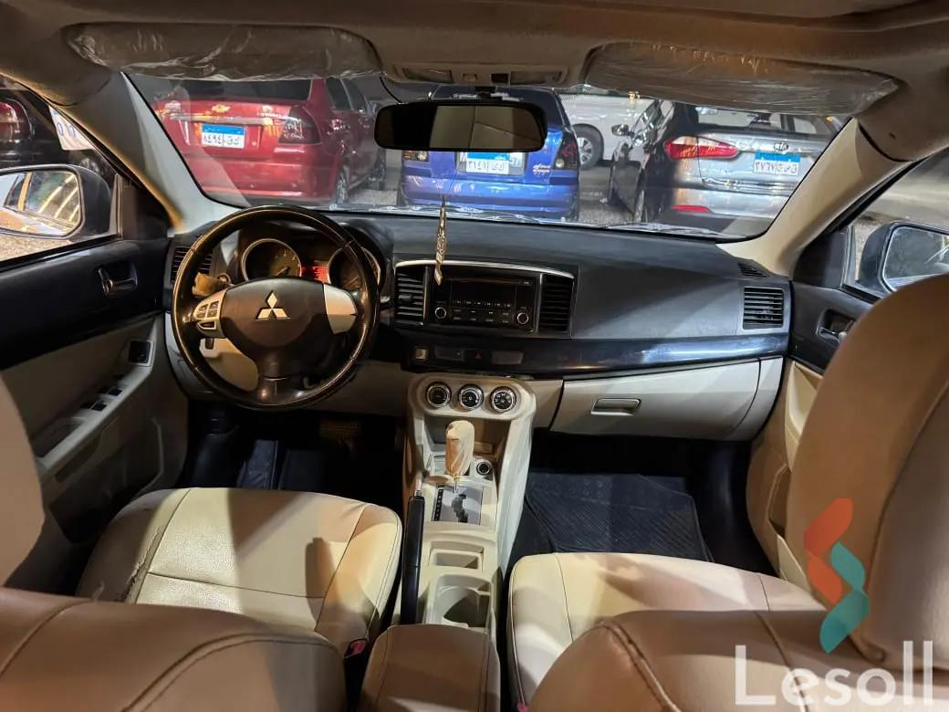 ميتسوبيشي asx اوتوماتك مستعملة ذهبي موديل 2016 - صورة 3