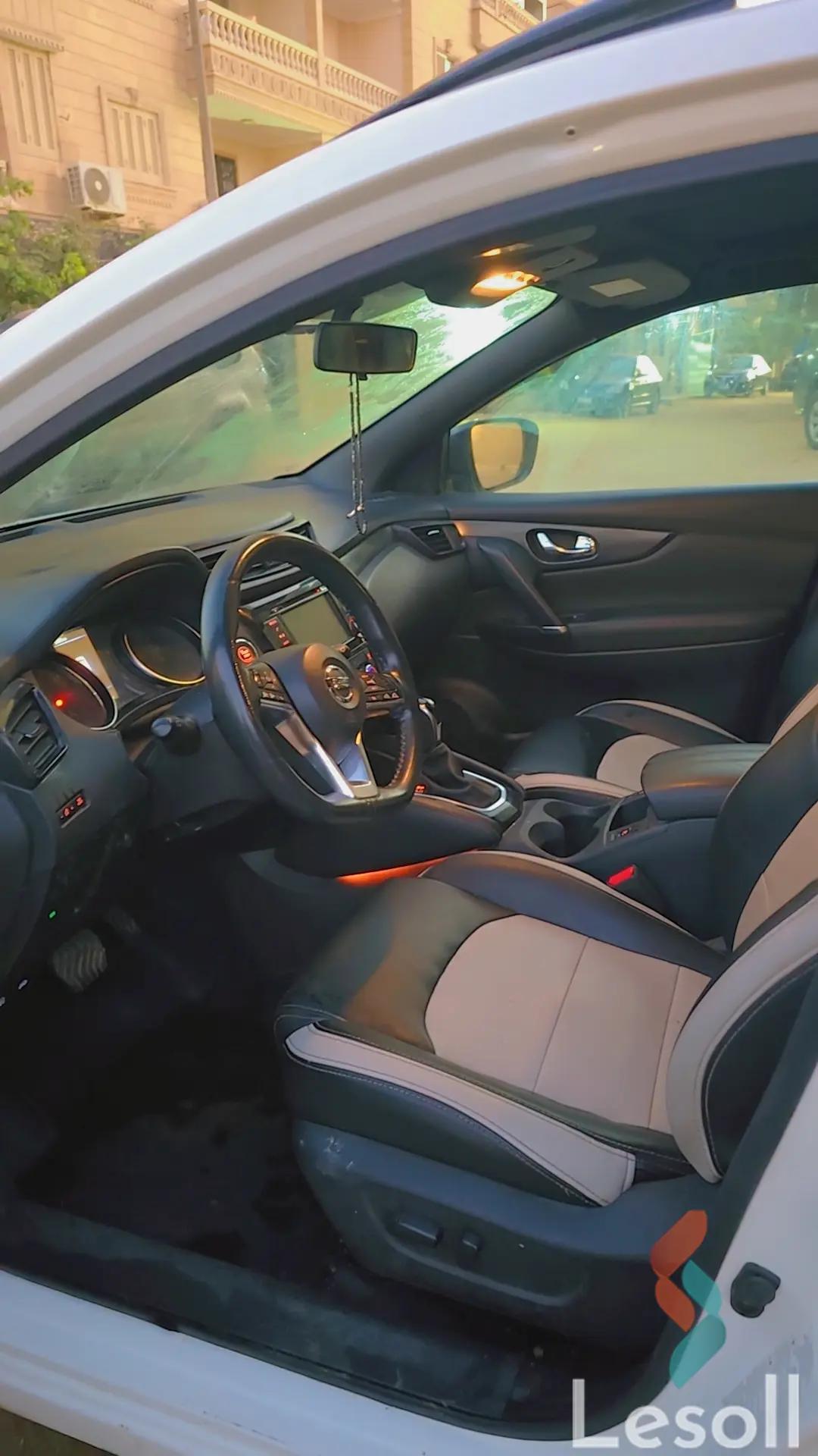 Nissan qashqai automatic used white model 2021 - All Images