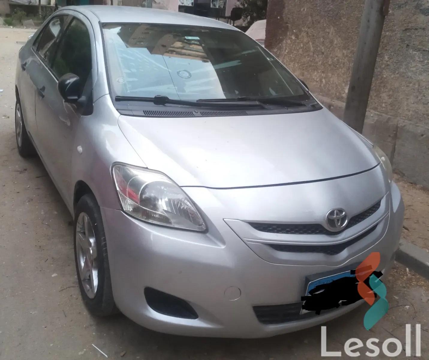 تويوتا يارس اوتوماتك مستعملة فضي موديل 2007 - صورة 2