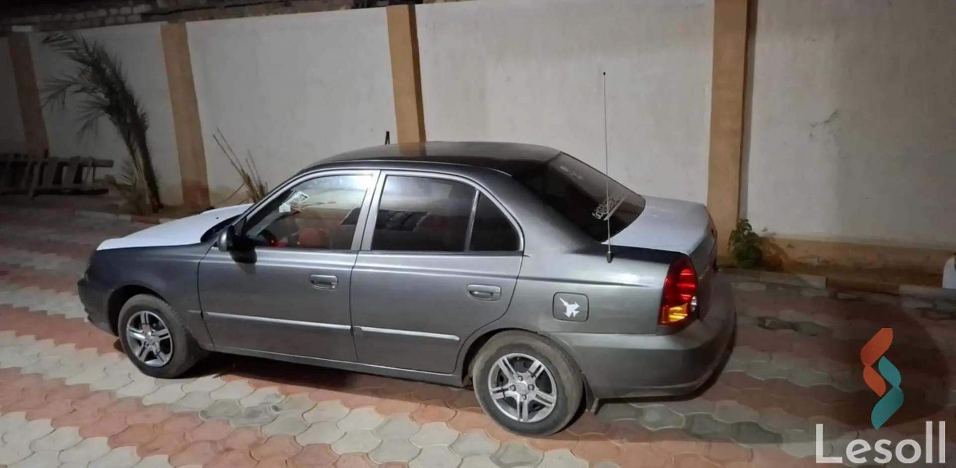 Hyundai accent manual used silver model 2015 - Image 4