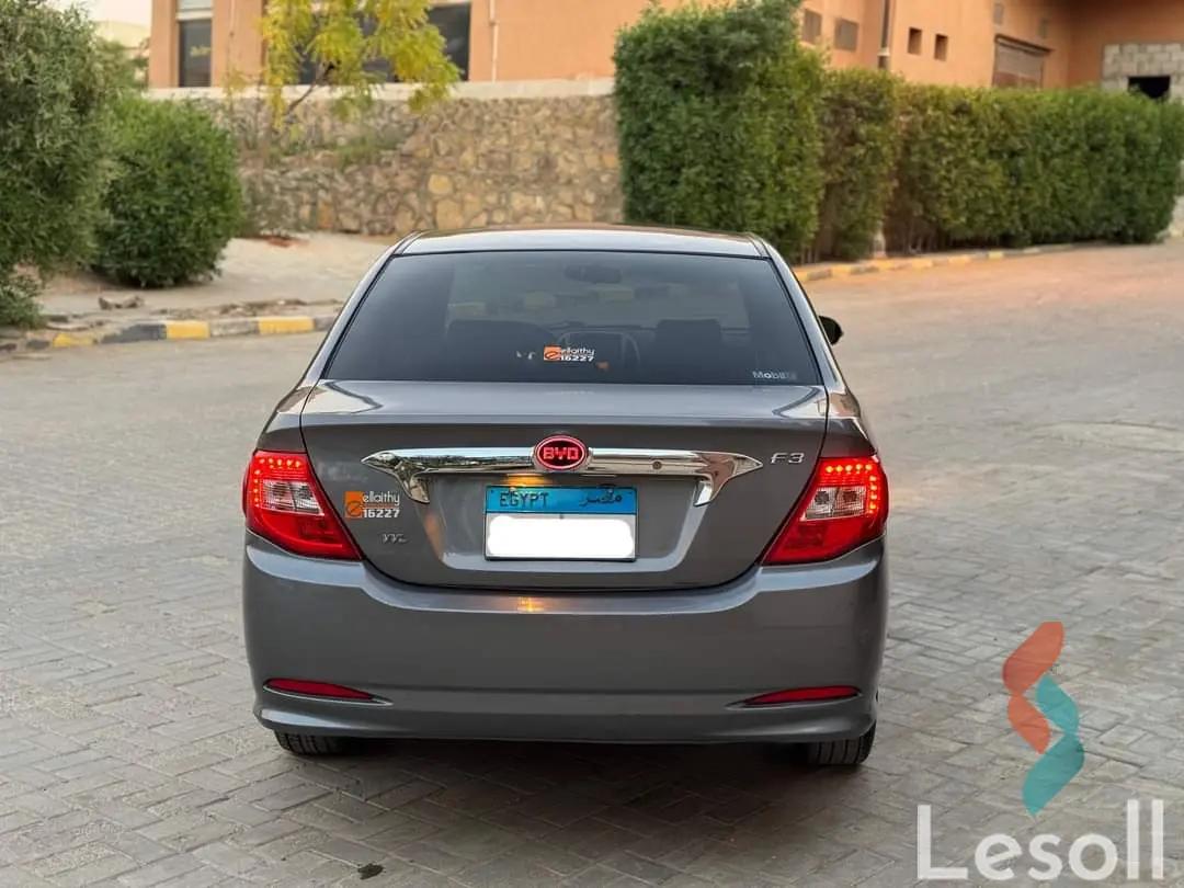 بى واى دى إف 3 اوتوماتك مستعملة فضي موديل 2023 - كل الصور