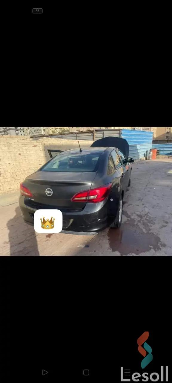 أوبل أسترا اوتوماتك مستعملة أسود موديل 2013 - صورة 2