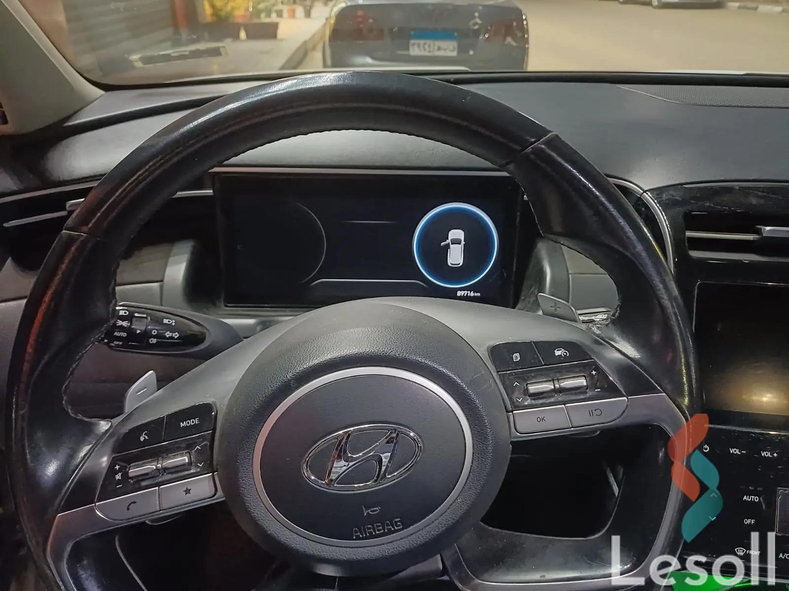 هيونداي توسان اوتوماتك مستعملة أبيض موديل 2022 - صورة 2