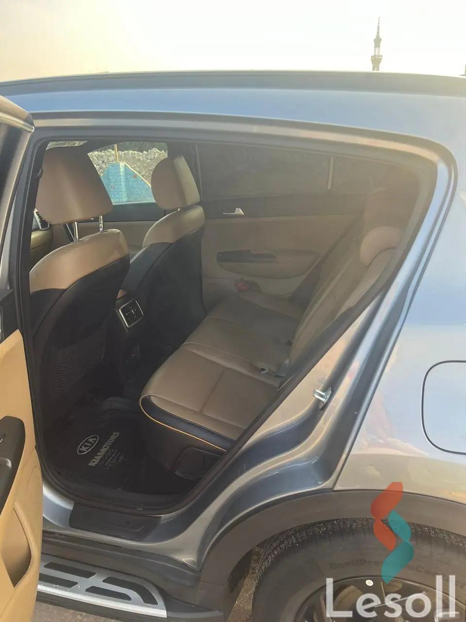 كيا سبورتاج اوتوماتك مستعملة رمادي داكن موديل 2022