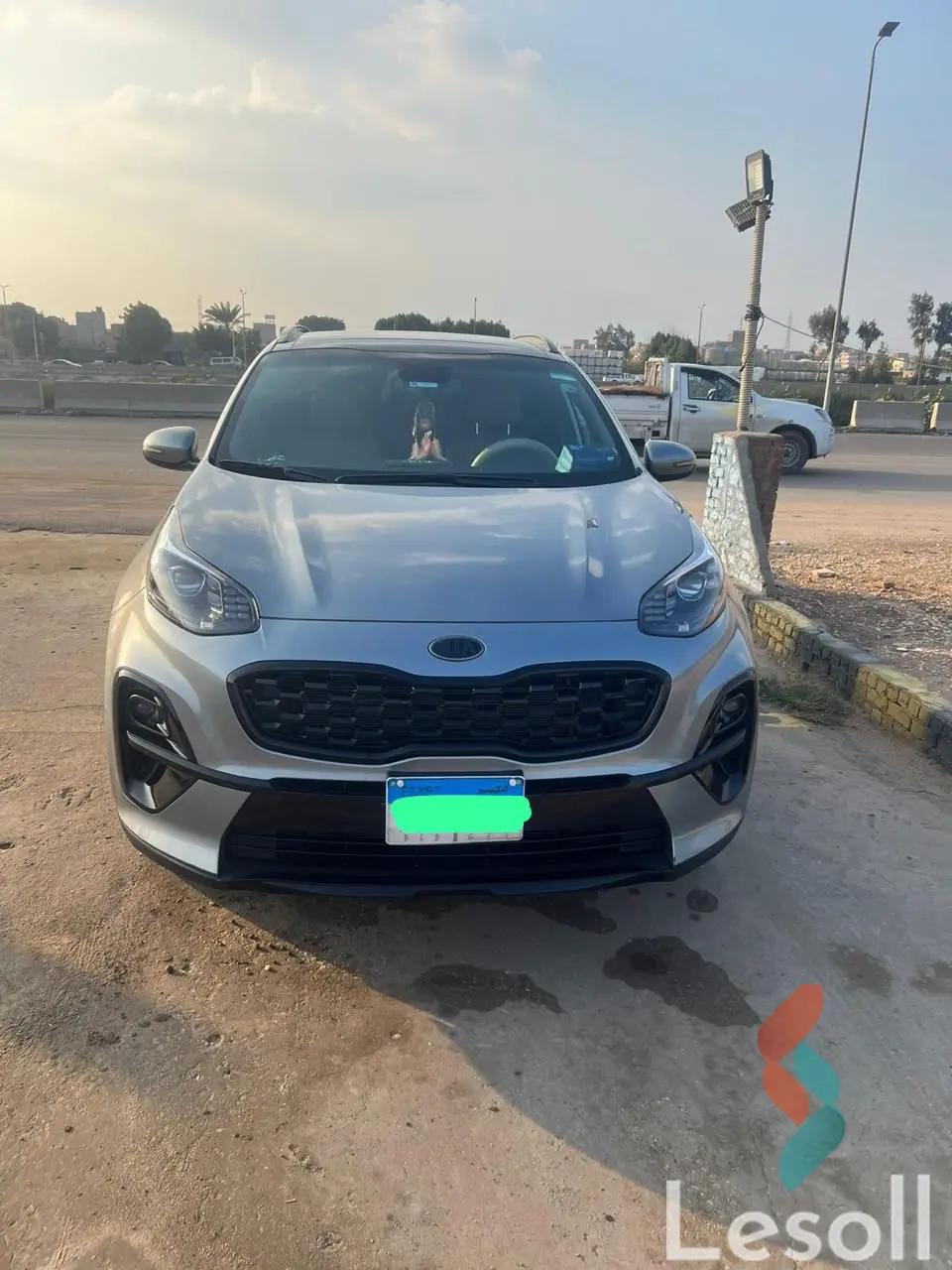 كيا سبورتاج اوتوماتك مستعملة رمادي داكن موديل 2022