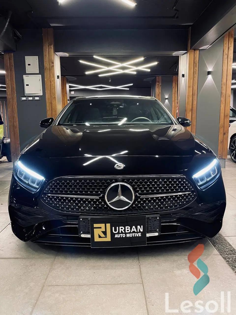 مرسيدس بنز اي ٢٠٠ اوتوماتك جديدة أسود موديل 2023