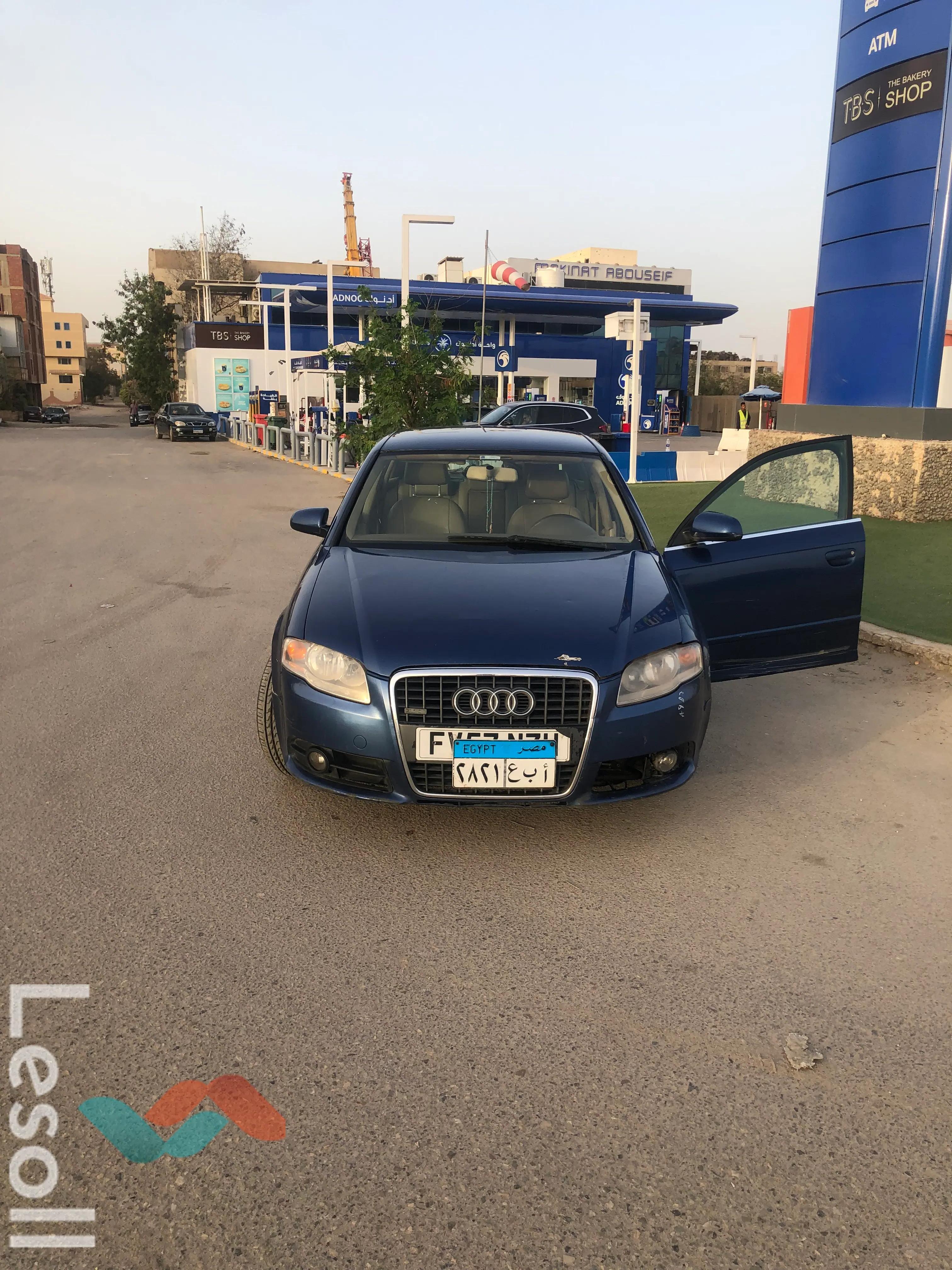 أودي a4 اوتوماتك مستعملة كحلي موديل 2007