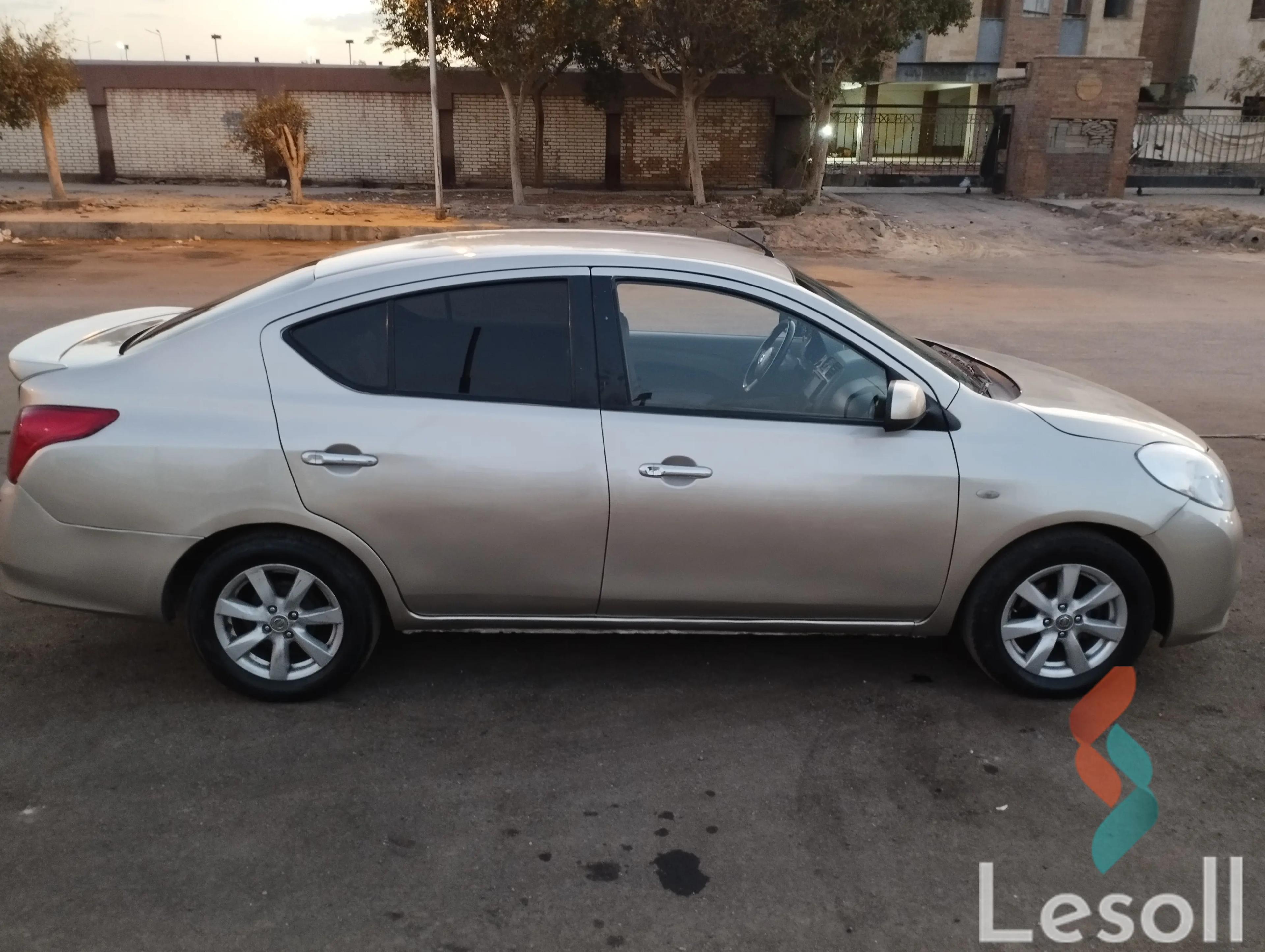 Nissan sunny automatic used gold model 2015 - All Images