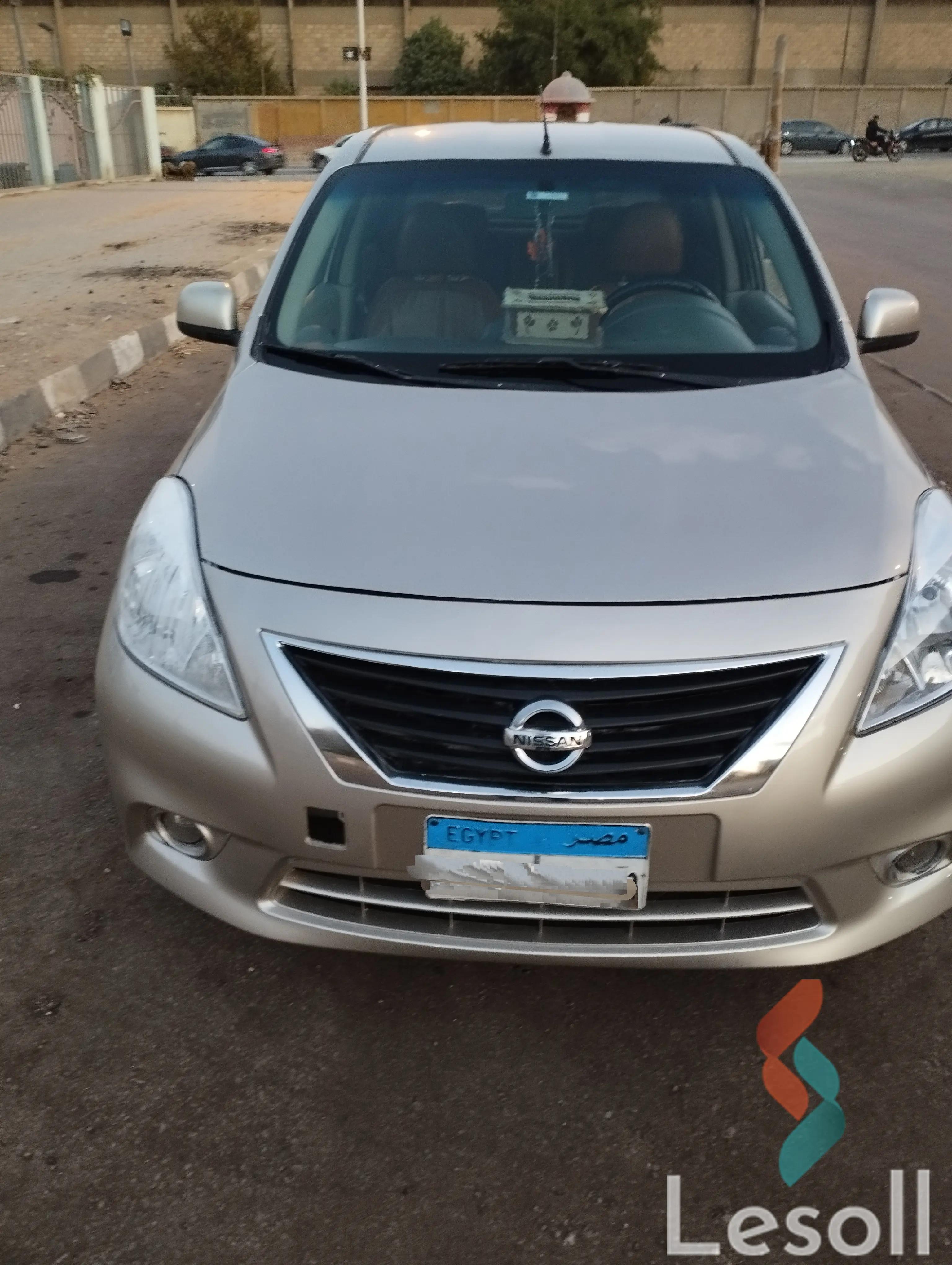 Nissan sunny automatic used gold model 2015 - Image 2