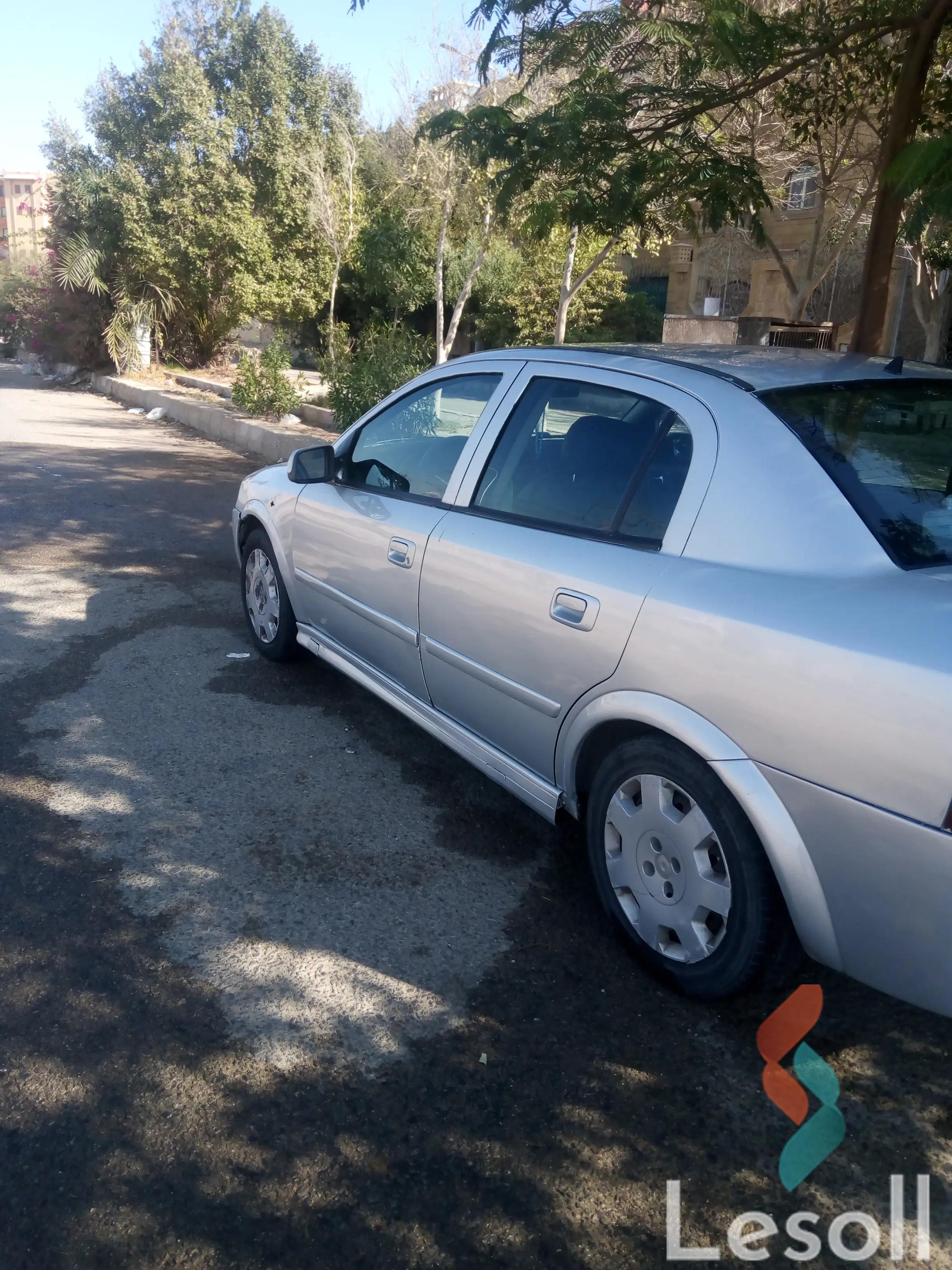 أوبل أسترا اوتوماتك مستعملة فضي موديل 2005 - صورة 2