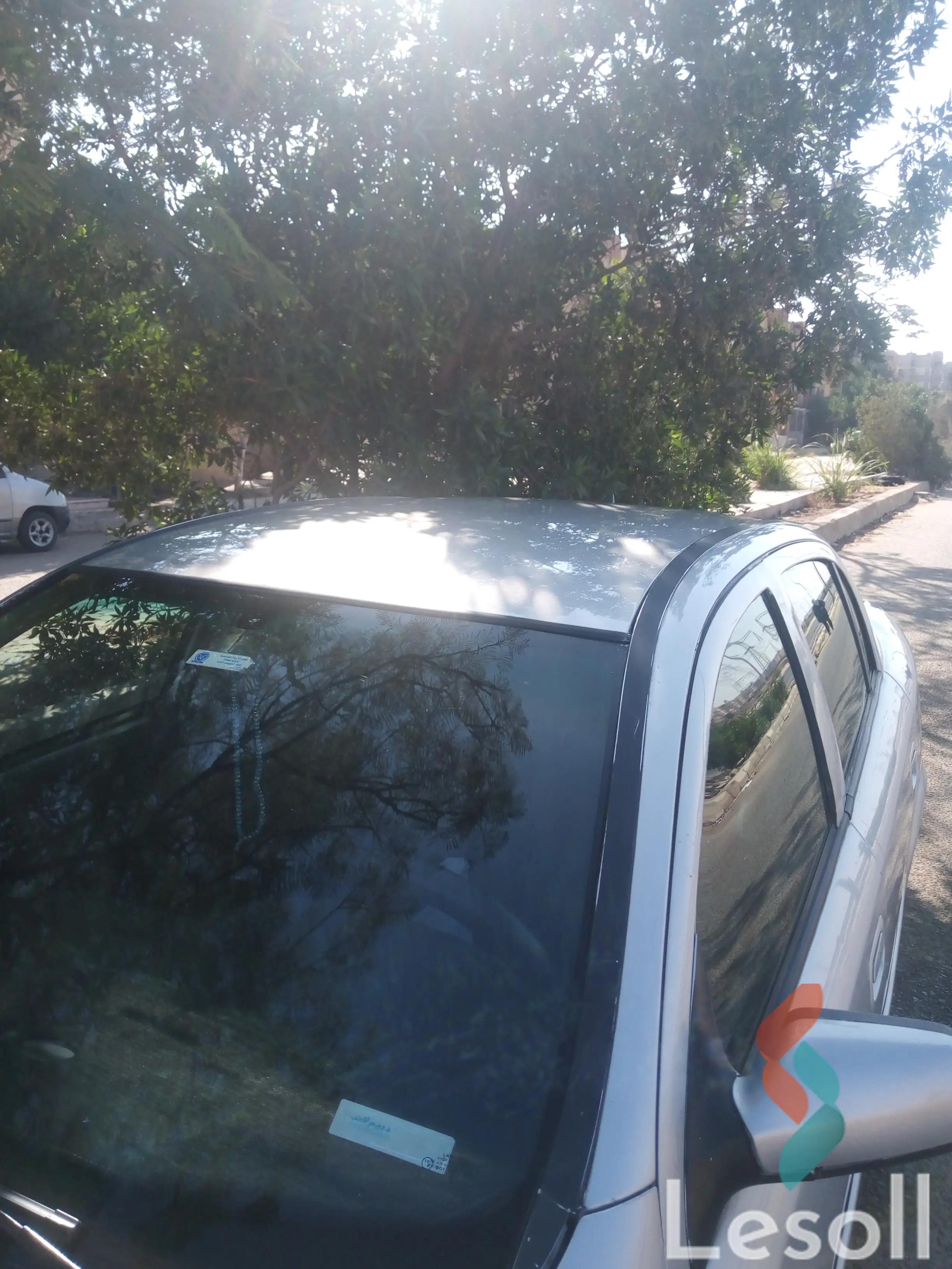 أوبل أسترا اوتوماتك مستعملة فضي موديل 2005 - صورة 4