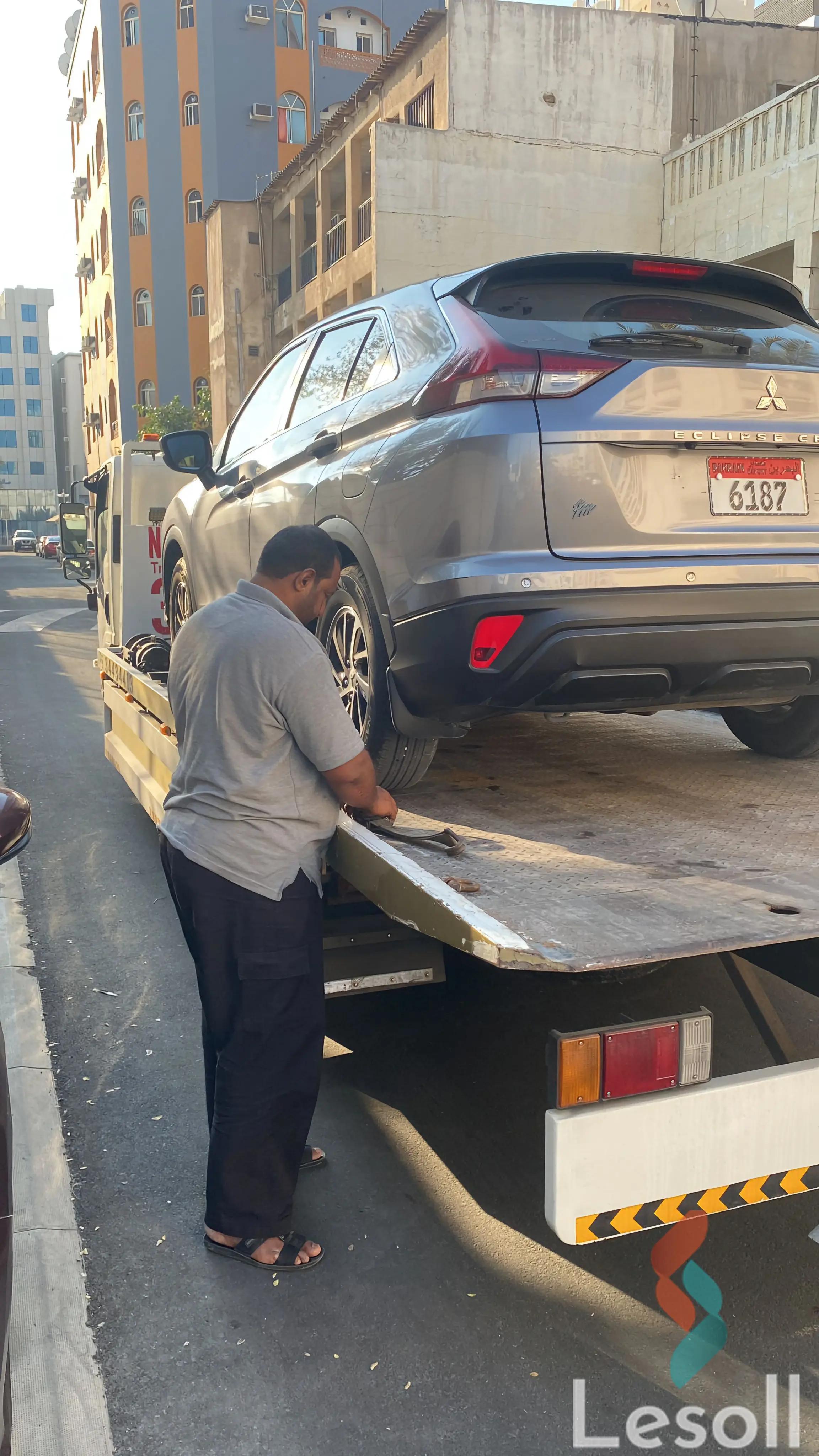 ميتسوبيشي إكليبس كروس اوتوماتك مستعملة رمادي داكن موديل 2022 - صورة 3