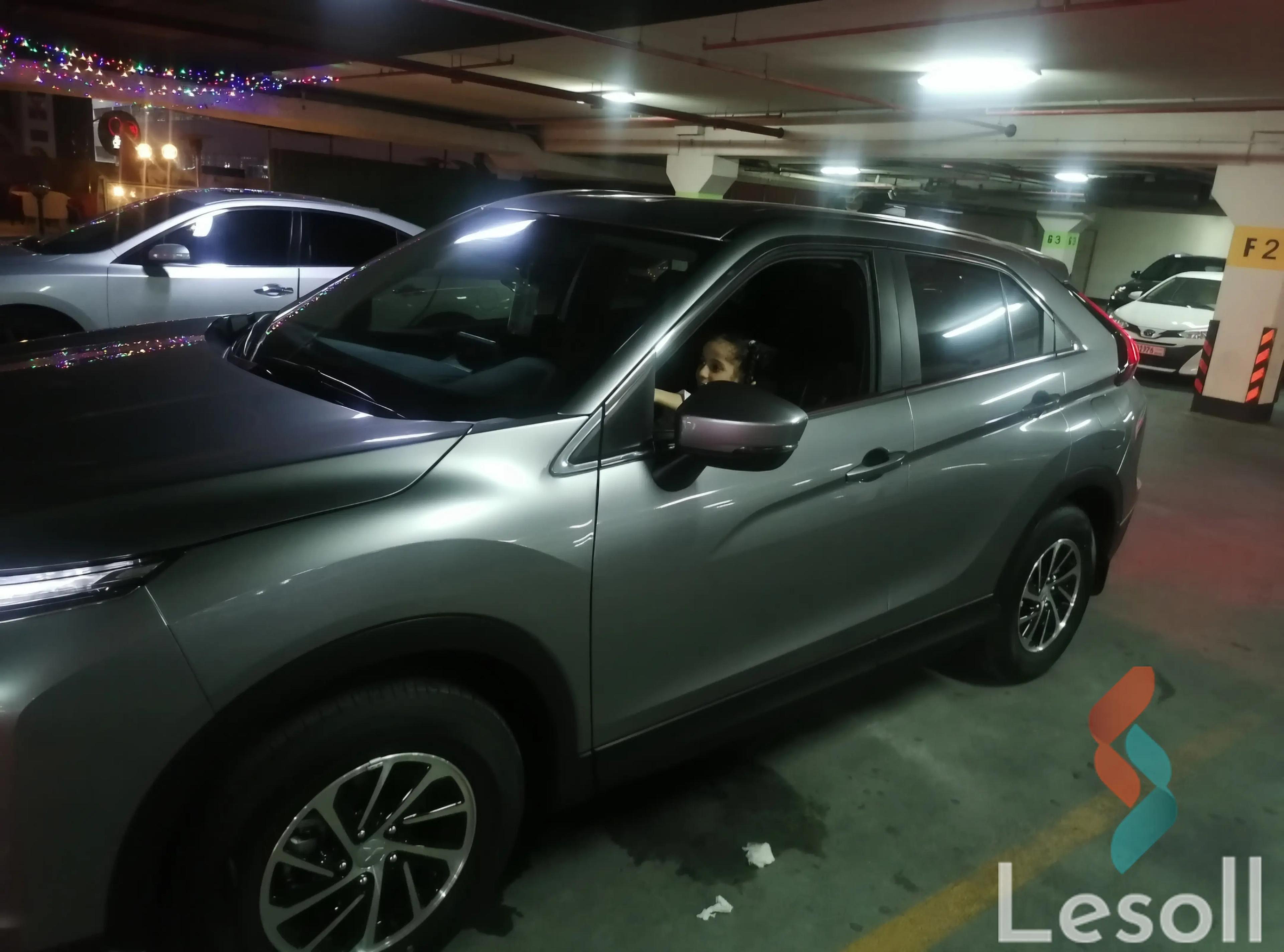 ميتسوبيشي إكليبس كروس اوتوماتك مستعملة رمادي داكن موديل 2022 - الصورة الرئيسية