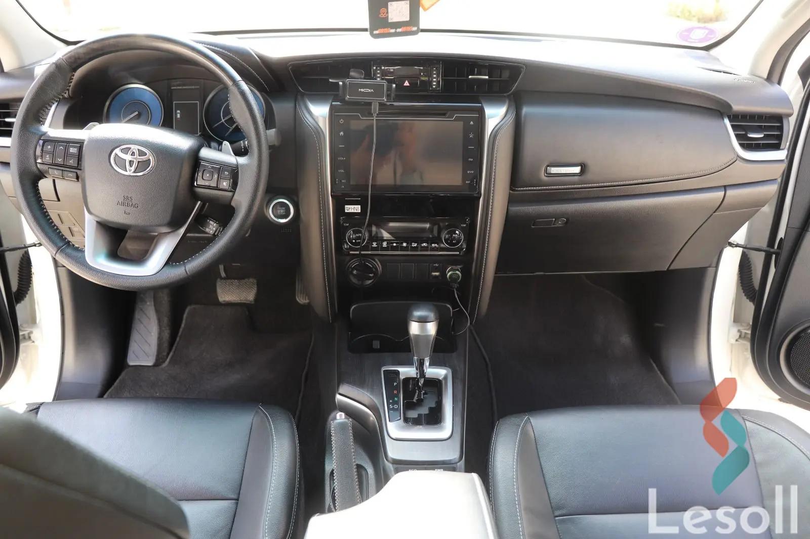 تويوتا فورتشنر اوتوماتك مستعملة أبيض موديل 2023 - كل الصور