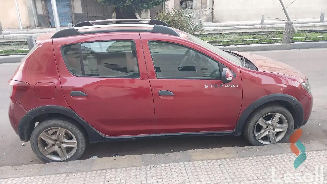 رينو سانديرو مانيوال مستعملة أحمر موديل 2015 - صورة 2