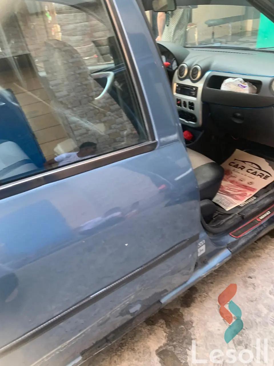 رينو لوجان اوتوماتك مستعملة أزرق موديل 2014 - كل الصور