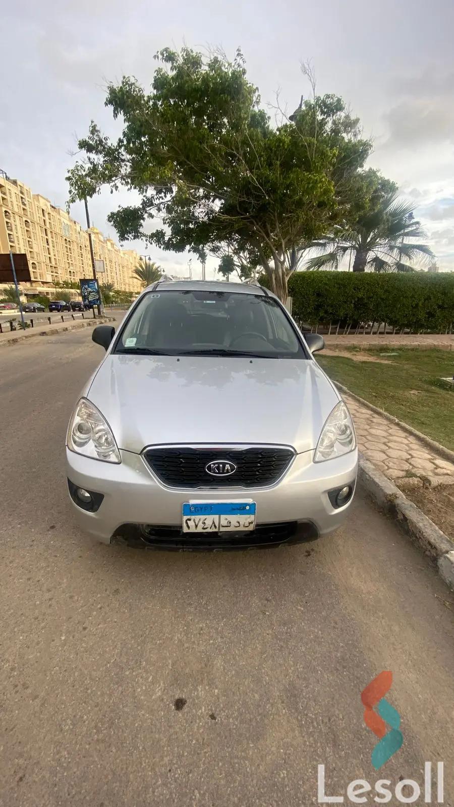كيا كارينز اوتوماتك مستعملة فضي موديل 2013 - الصورة الرئيسية