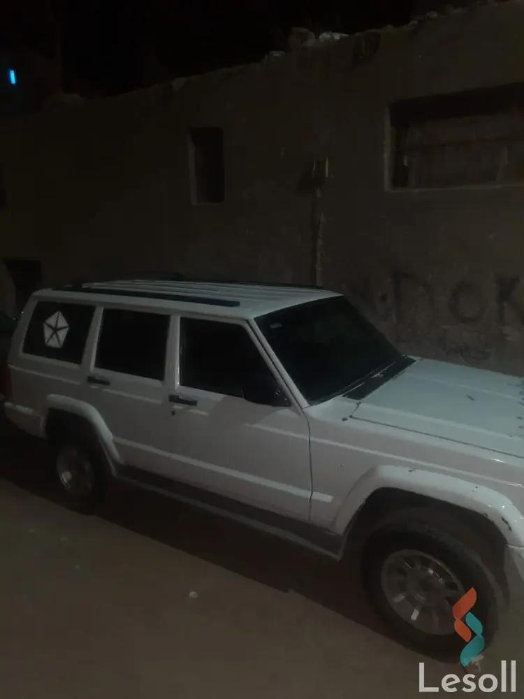 جيب شيروكي مانيوال مستعملة أبيض موديل 1998 - صورة 3