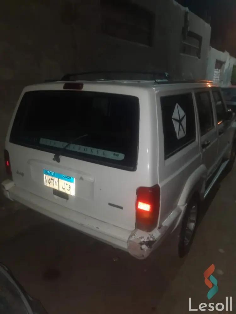 جيب شيروكي مانيوال مستعملة أبيض موديل 1998 - صورة 4