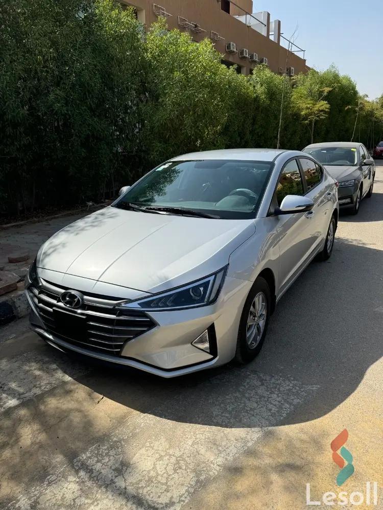 هيونداي إلنترا اوتوماتك مستعملة فضي موديل 2025 - الصورة الرئيسية