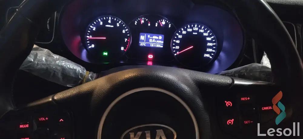 Kia carens automatic used silver model 2014 - Image 4