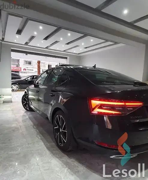 سكودا سوبيرب اوتوماتك مستعملة أسود موديل 2022 - صورة 4