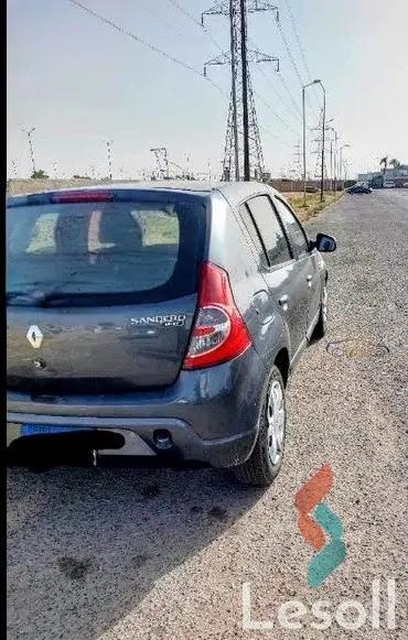 رينو سانديرو اوتوماتك مستعملة رمادي داكن موديل 2013 - صورة 2
