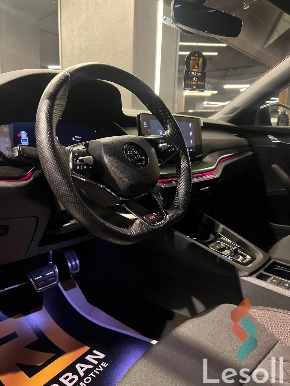 سكودا أوكتافيا أر أس اوتوماتك مستعملة أحمر موديل 2022 - صورة 4