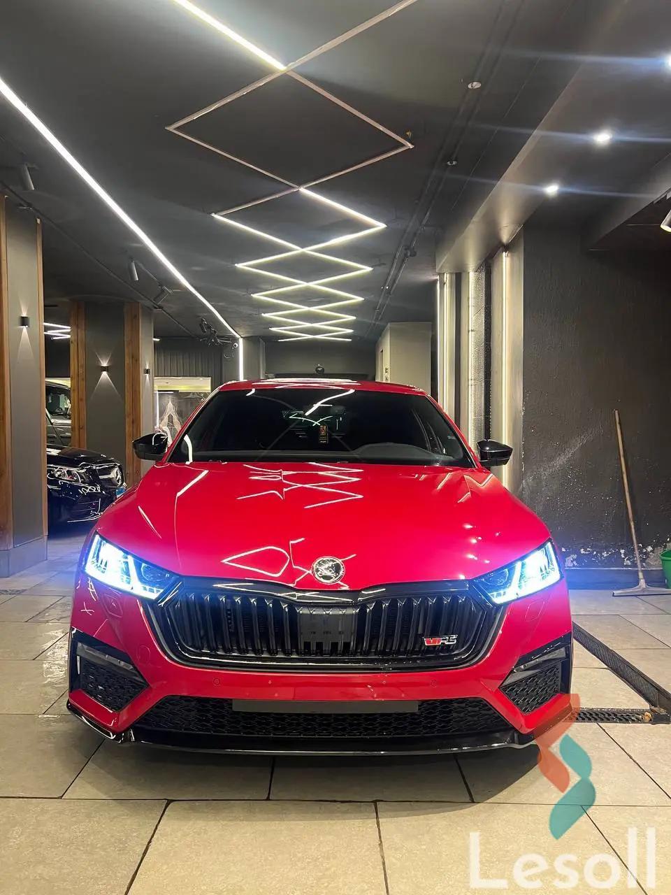 سكودا أوكتافيا أر أس اوتوماتك مستعملة أحمر موديل 2022 - الصورة الرئيسية