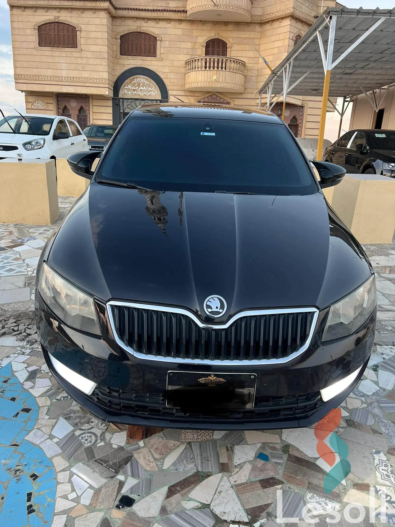 سكودا أوكتافيا اوتوماتك مستعملة أسود موديل 2015 - صورة 2