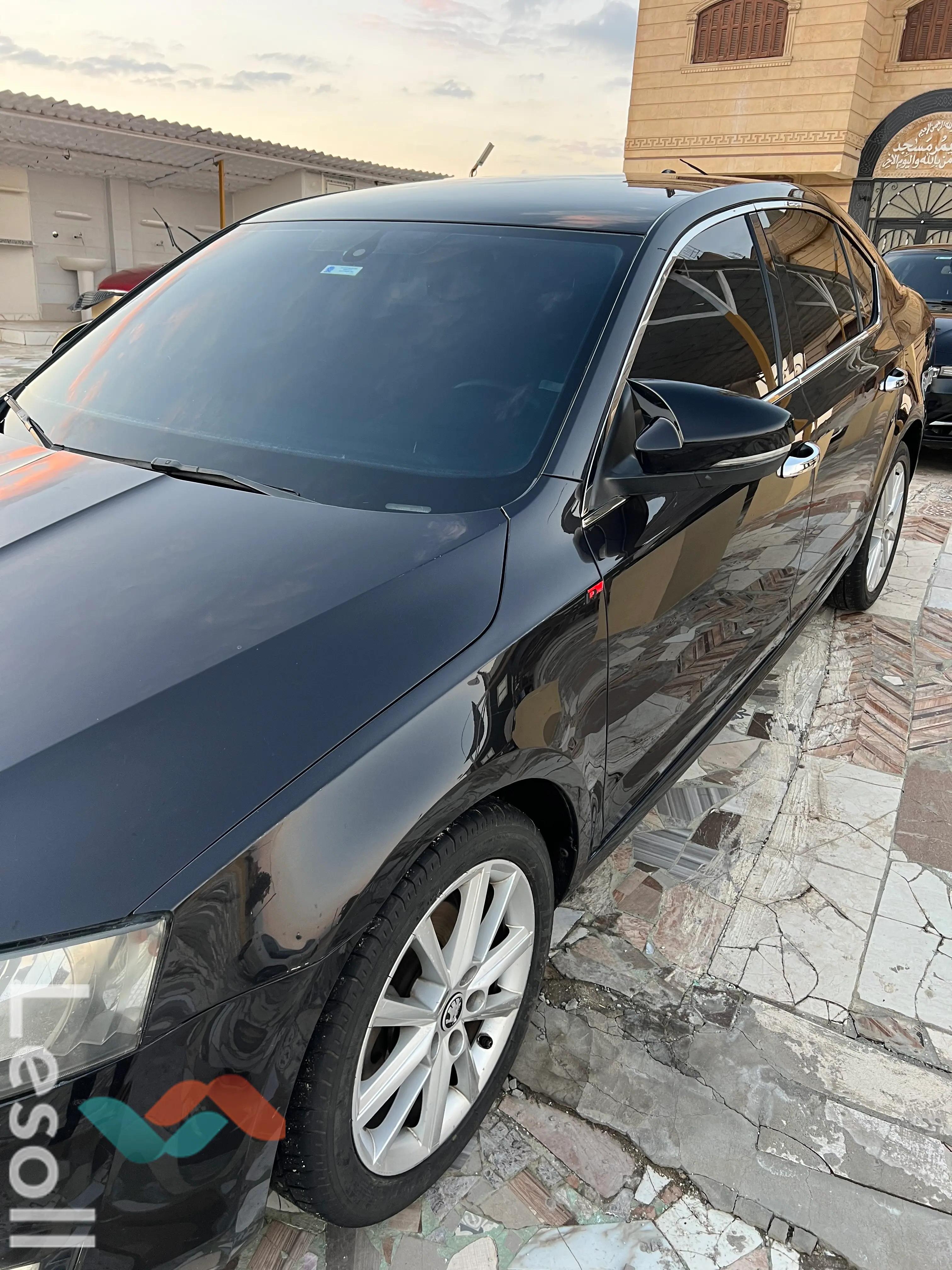 سكودا أوكتافيا اوتوماتك مستعملة أسود موديل 2015 - صورة 3