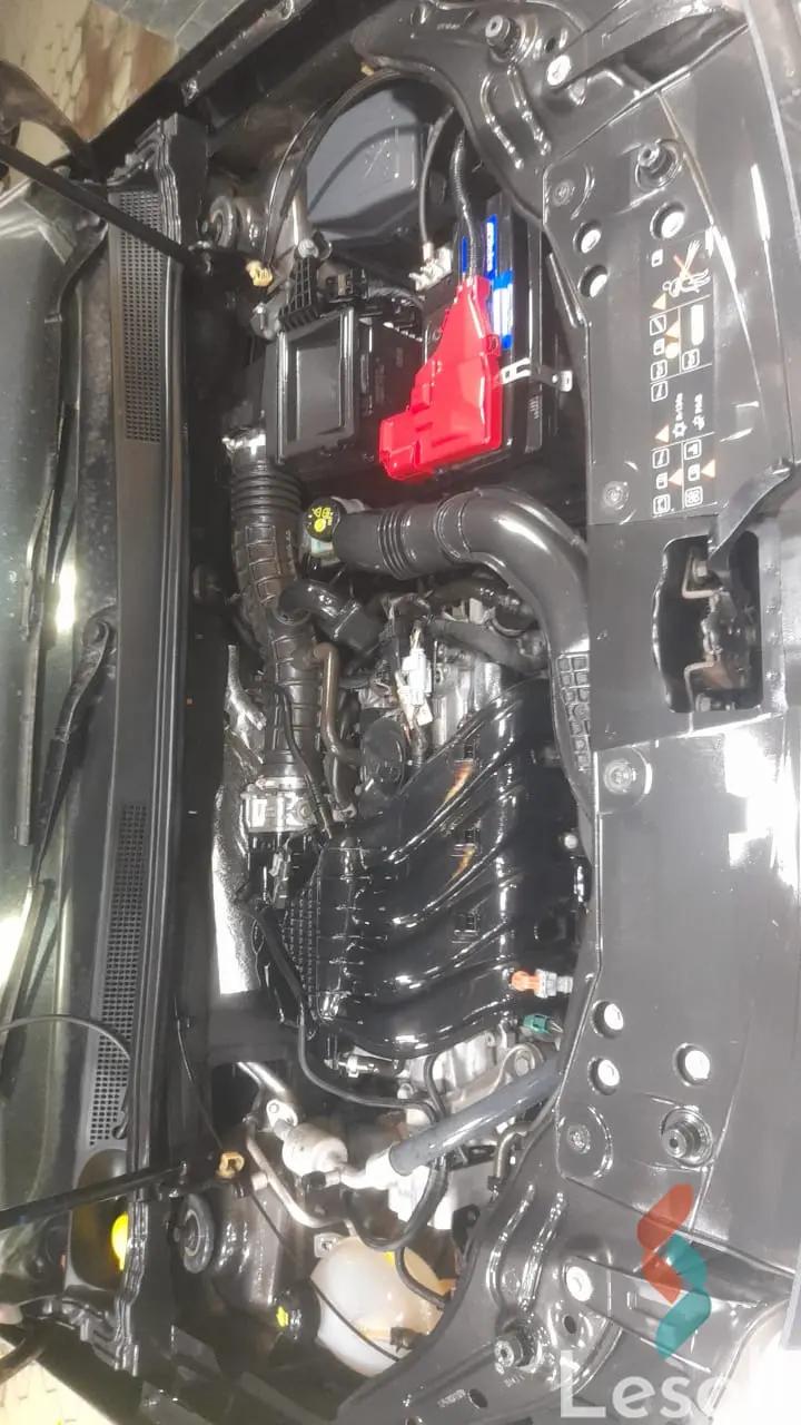 رينو دستر اوتوماتك جديدة رمادي داكن موديل 2021