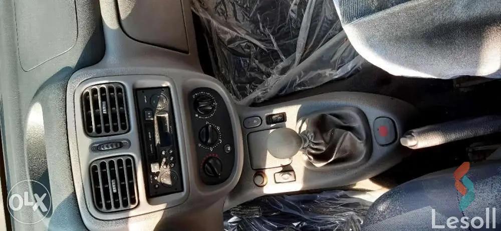 رينو كليو مانيوال مستعملة أسود موديل 2001